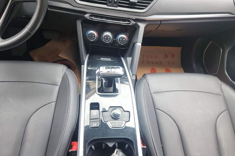 Used Haval H6 2018 Blue Label Sport Edition 1.5T Automatic Two-Wheel Drive Elite Model Gear Lever