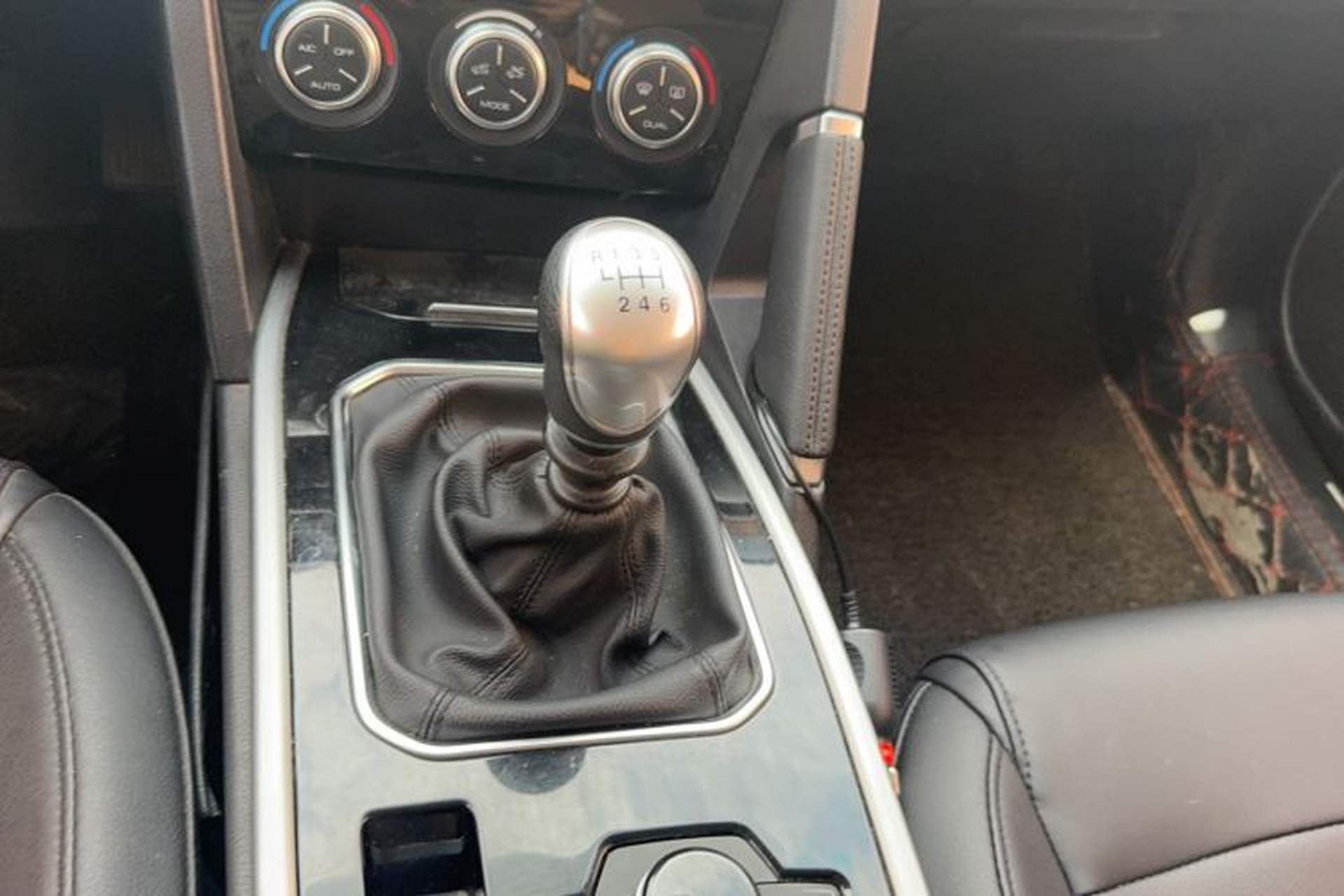 Used Haval H6 2018 Blue Label Sport Edition 1.5T Manual Two-Wheel Drive Elite Model Gear Lever