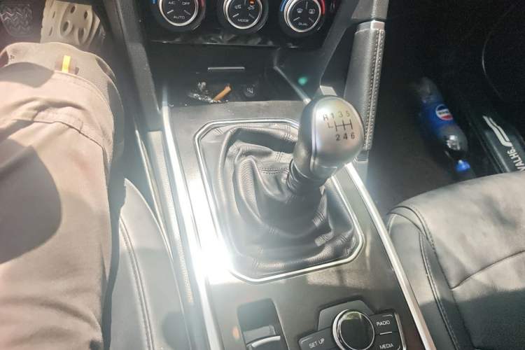 Used Haval H6 2018 Blue Label Sport Edition 1.5T Manual Two-Wheel Drive Elite Model Gear Lever