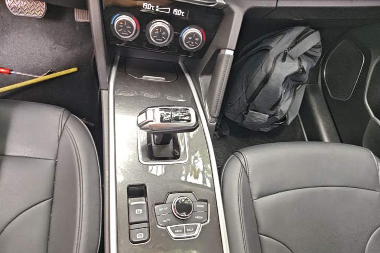 Used Haval H6 2018 Blue Label Sport Edition 1.5T Automatic Two-Wheel Drive Elite Model Gear Lever