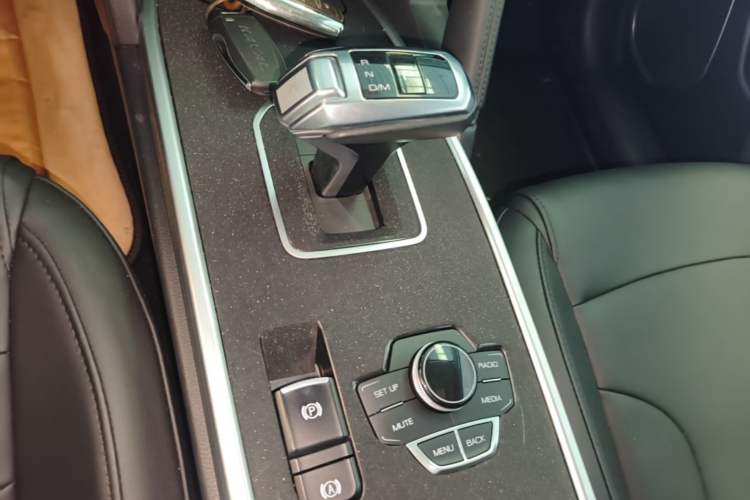 Used Haval H6 2018 Red-Label Sport Edition 1.5T Automatic Two-Wheel Drive Elite Model Gear Lever
