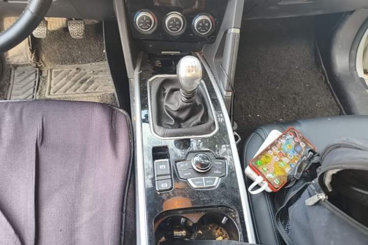 Used Haval H6 2018 Red-Label Sport Version 1.5T Manual Two-Wheel Drive Elite Model Gear Lever