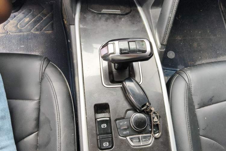 Used Haval H6 2018 Blue Label Sport Edition 1.5T Automatic Two-Wheel Drive Elite Model Gear Lever