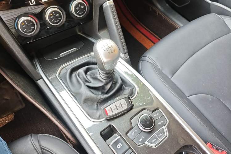 Used Haval H6 2018 Red-Label Sport Version 1.5T Manual Two-Wheel Drive Elite Model Gear Lever