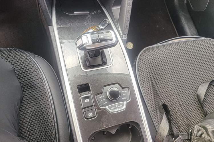 Used Haval H6 2018 Blue Label Sport Edition 1.5T Automatic Two-Wheel Drive Elite Model Gear Lever