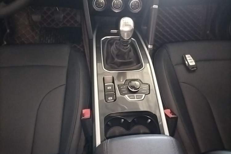 Used Haval H6 2018 Sport Edition 1.5T Manual Two-Wheel Drive Elite Model China V Standard Gear Lever
