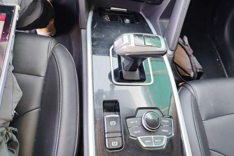 Used Haval H6 2018 Blue Label Sport Edition 1.5T Automatic Two-Wheel Drive Elite Model Gear Lever