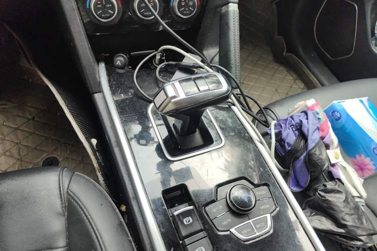 Used Haval H6 2018 Red-Label Sport Edition 1.5T Automatic Two-Wheel Drive Elite Model Gear Lever