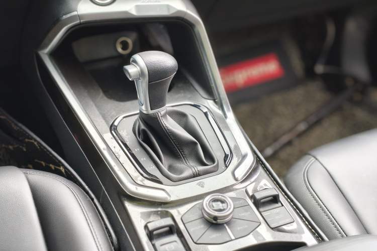 Used Haval H6 2018 Blue-Label 1.5T Automatic Luxury Model Gear Lever