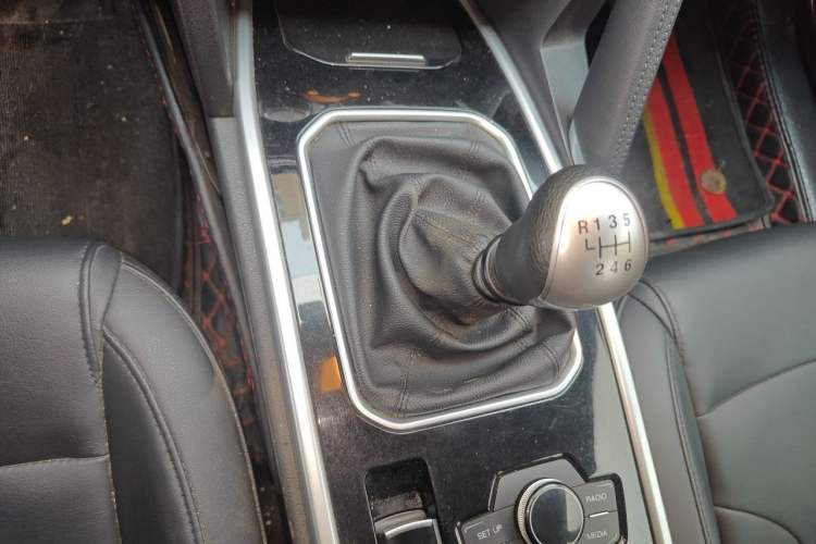 Used Haval H6 2018 Red-Label Sport Version 1.5T Manual Two-Wheel Drive Elite Model Gear Lever