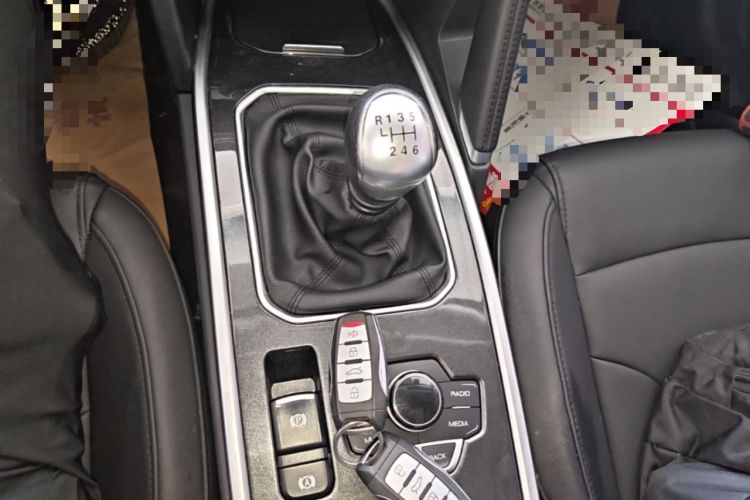 Used Haval H6 2018 Blue Label Sport Edition 1.5T Manual Two-Wheel Drive Elite Model Gear Lever
