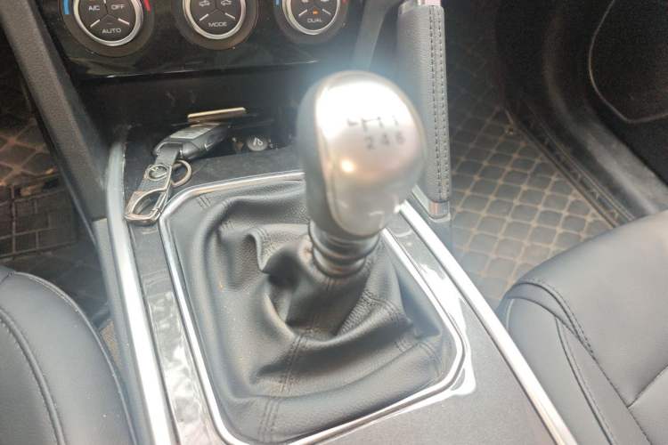 Used Haval H6 2018 Red-Label Sport Version 1.5T Manual Two-Wheel Drive Elite Model Gear Lever