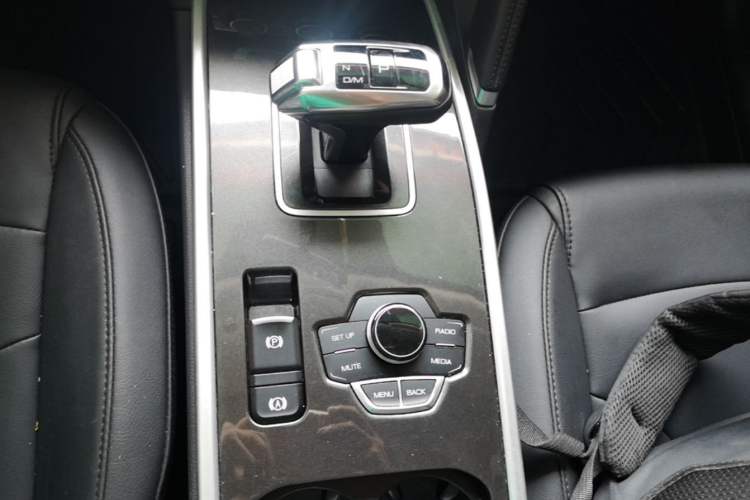 Used Haval H6 2018 Blue Label Sport Edition 1.5T Automatic Two-Wheel Drive Elite Model Gear Lever