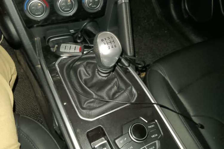 Used Haval H6 2018 Red-Label Sport Version 1.5T Manual Two-Wheel Drive Elite Model Gear Lever