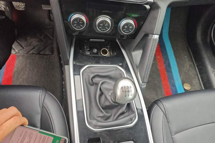 Used Haval H6 2018 Red-Label Sport Version 1.5T Manual Two-Wheel Drive Elite Model Gear Lever