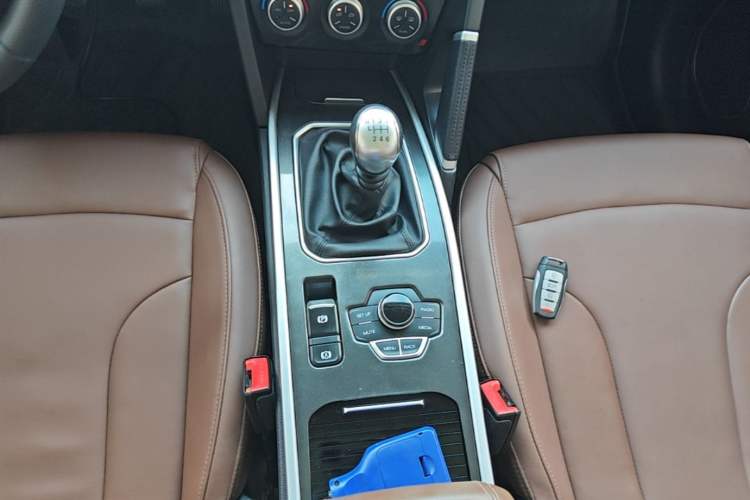Used Haval H6 2018 Blue Label Sport Edition 1.5T Manual Two-Wheel Drive Elite Model Gear Lever