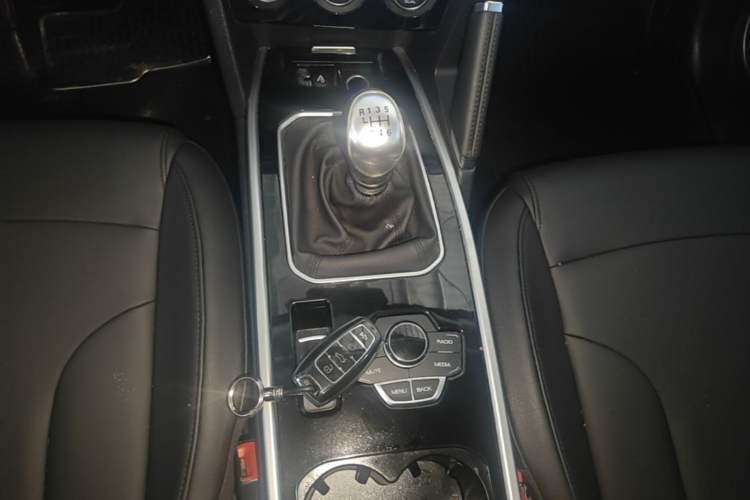 Used Haval H6 2018 Red-Label Sport Version 1.5T Manual Two-Wheel Drive Elite Model Gear Lever