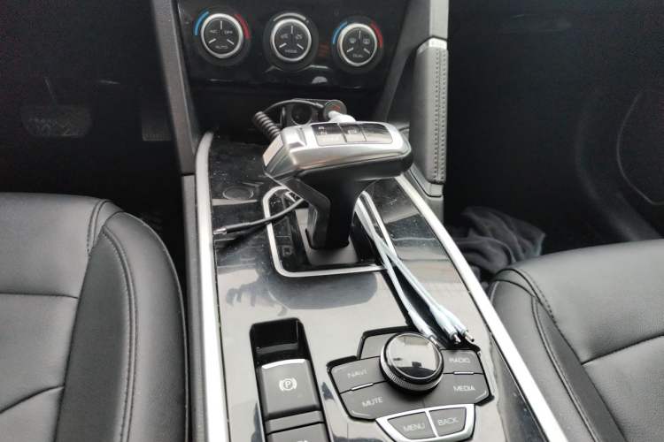 Used Haval H6 2018 Red-Label Sport Edition 1.5T Automatic Two-Wheel Drive Prestige Model Gear Lever