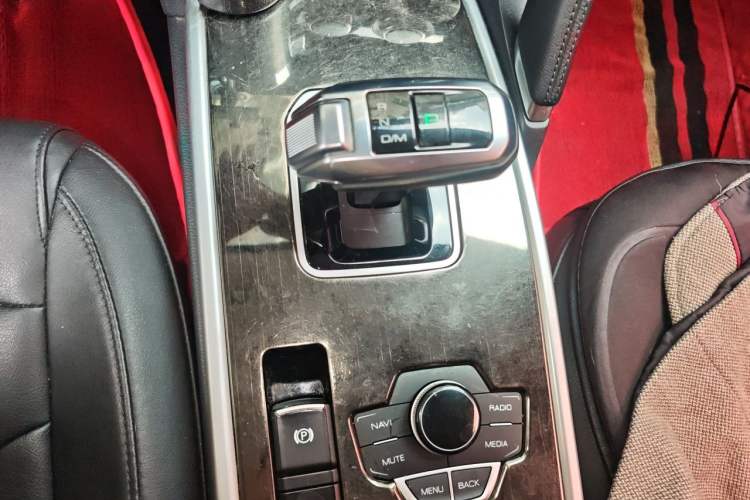 Used Haval H6 2018 Red-Label Sport Edition 1.5T Automatic Two-Wheel Drive Prestige Model Gear Lever