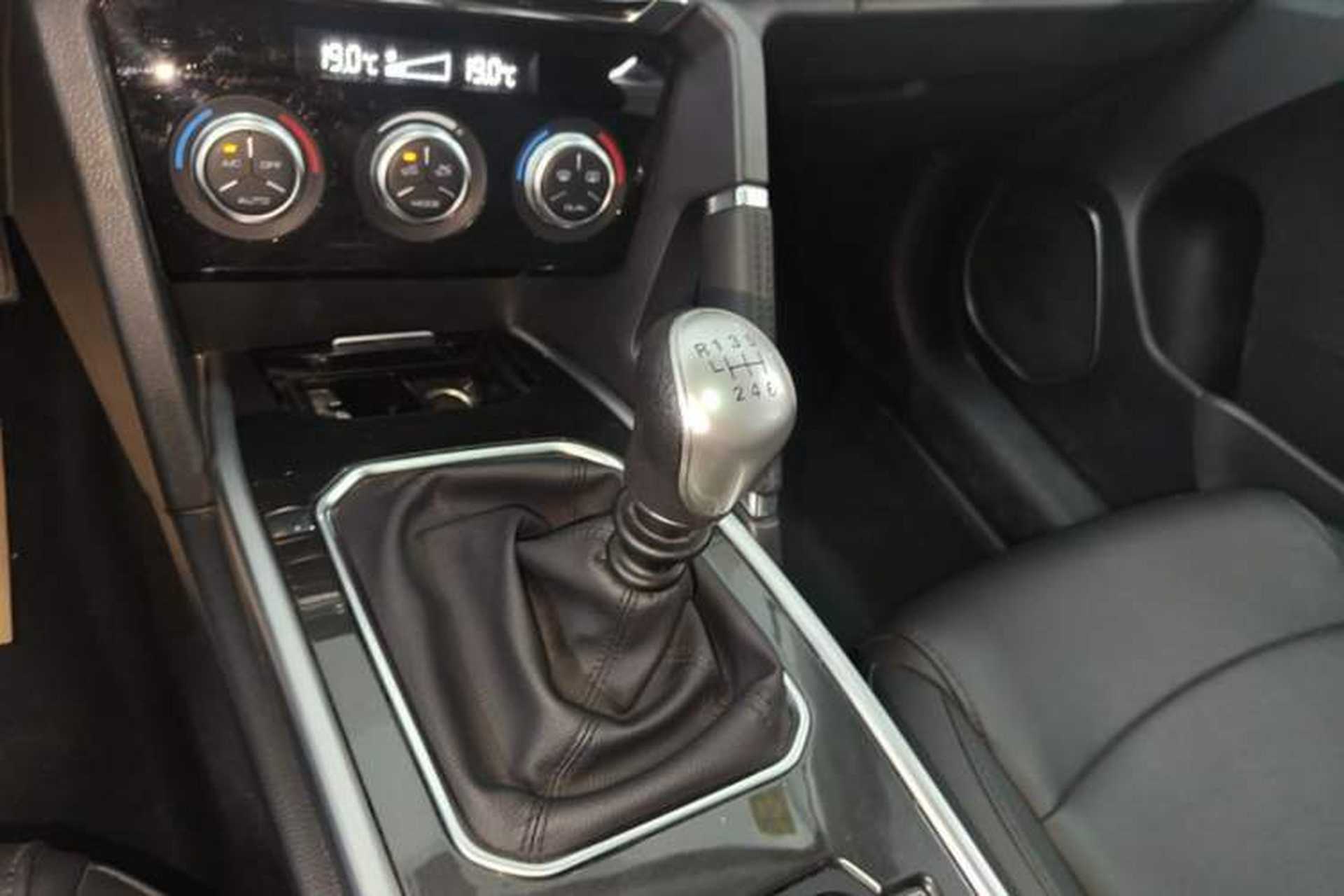 Used Haval H6 2018 Red-Label Sport Version 1.5T Manual Two-Wheel Drive Elite Model Gear Lever