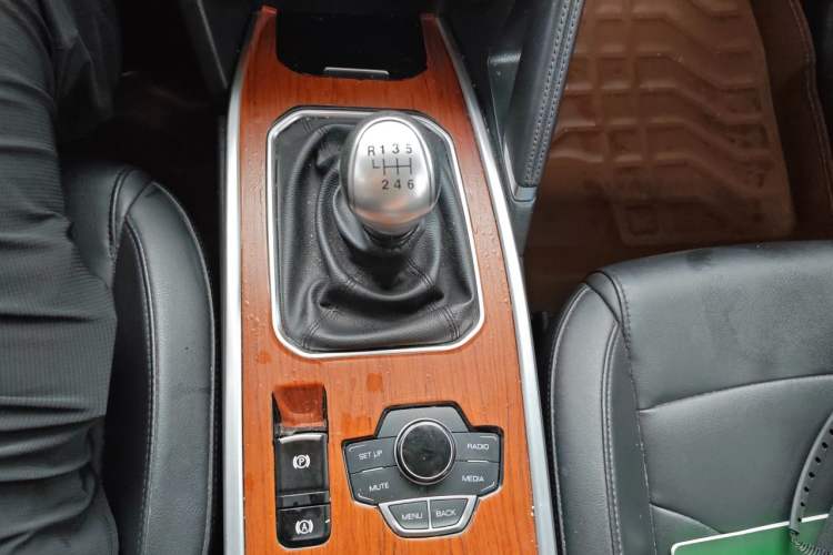 Used Haval H6 2018 Red-Label Sport Version 1.5T Manual Two-Wheel Drive Elite Model Gear Lever