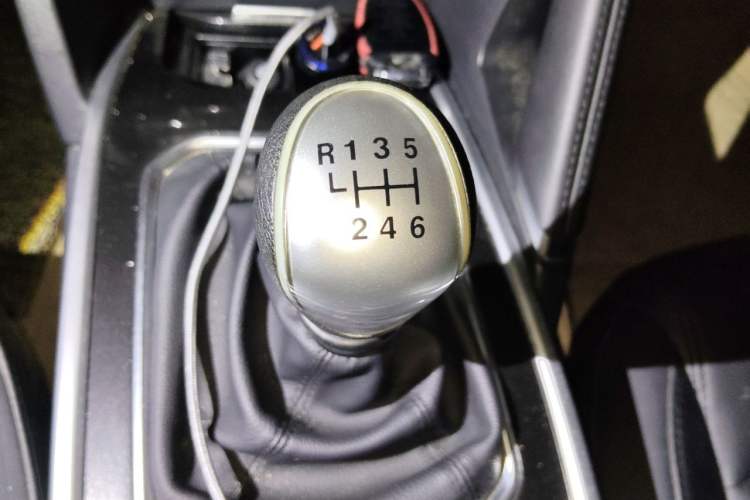 Used Haval H6 2018 Blue Label Sport Edition 1.5T Manual Two-Wheel Drive Elite Model Gear Lever