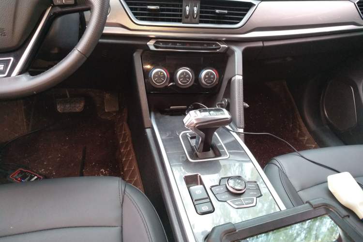 Used Haval H6 2018 Red-Label Sport Edition 1.5T Automatic Two-Wheel Drive Elite Model Gear Lever