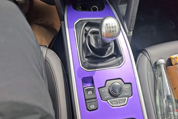 Used Haval H6 2018 Blue Label Sport Edition 1.5T Manual Two-Wheel Drive Elite Model Gear Lever