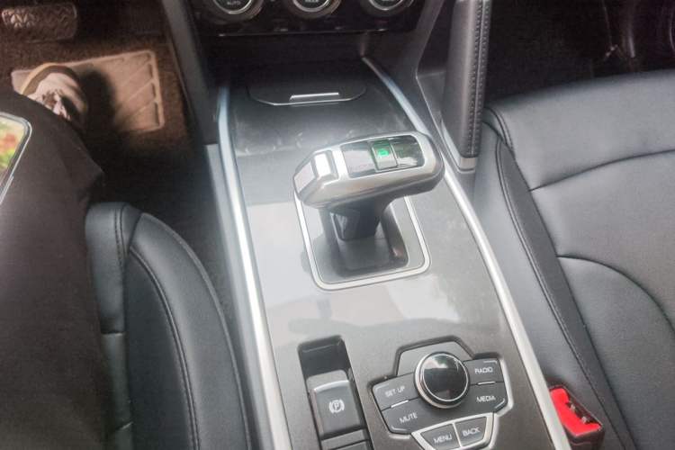Used Haval H6 2018 Sport Edition 1.5T Automatic Two-Wheel Drive Elite Model China V Standard Gear Lever