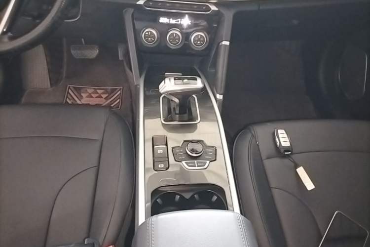 Used Haval H6 2018 Red-Label Sport Edition 1.5T Automatic Two-Wheel Drive Elite Model Gear Lever