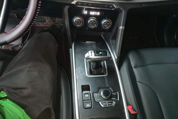 Used Haval H6 2018 Red-Label Sport Edition 1.5T Automatic Two-Wheel Drive Elite Model Gear Lever
