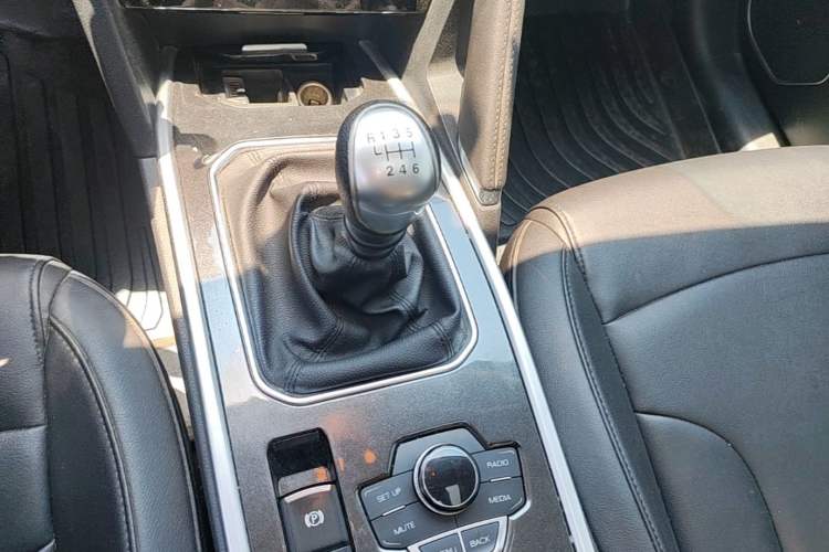 Used Haval H6 2018 Red-Label Sport Version 1.5T Manual Two-Wheel Drive Elite Model Gear Lever