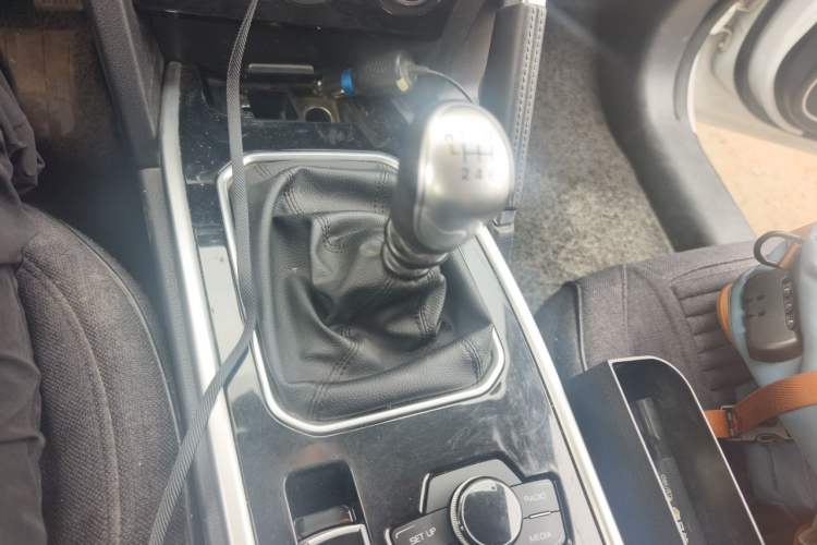 Used Haval H6 2018 Red-Label Sport Version 1.5T Manual Two-Wheel Drive Elite Model Gear Lever