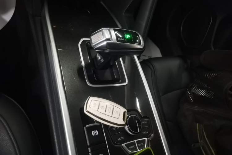 Used Haval H6 2018 Blue Label Sport Edition 1.5T Automatic Two-Wheel Drive Elite Model Gear Lever