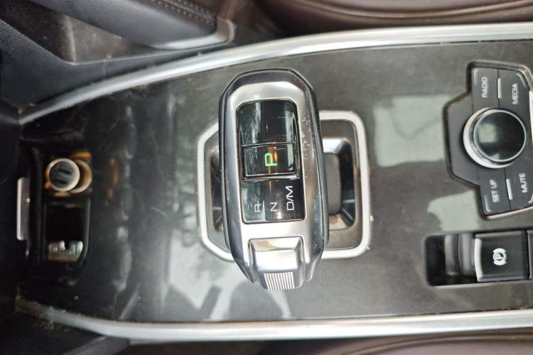 Used Haval H6 2018 Red-Label Sport Edition 1.5T Automatic Two-Wheel Drive Elite Model Gear Lever