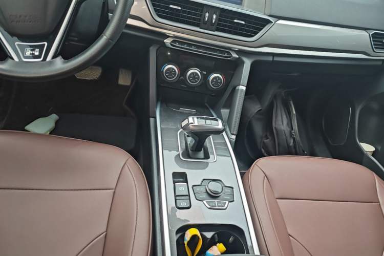 Used Haval H6 2018 Blue Label Sport Edition 1.5T Automatic Two-Wheel Drive Elite Model Gear Lever