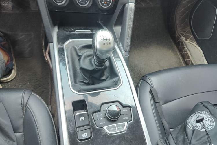 Used Haval H6 2018 Red-Label Sport Version 1.5T Manual Two-Wheel Drive Elite Model Gear Lever