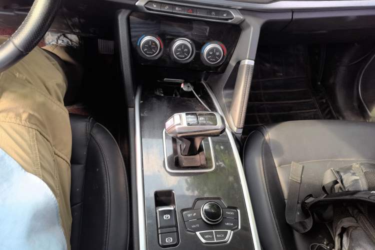 Used Haval H6 2018 Sport Edition 1.5T Automatic Two-Wheel Drive Elite Model China V Standard Gear Lever