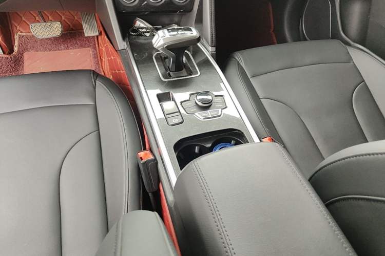 Used Haval H6 2018 Blue Label Sport Edition 1.5T Automatic Two-Wheel Drive Prestige Model Gear Lever