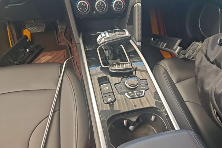 Used Haval H6 2018 Red-Label Sport Edition 1.5T Automatic Two-Wheel Drive Elite Model Gear Lever