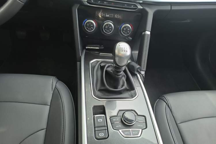 Used Haval H6 2018 Blue Label Sport Edition 1.5T Manual Two-Wheel Drive Elite Model Gear Lever