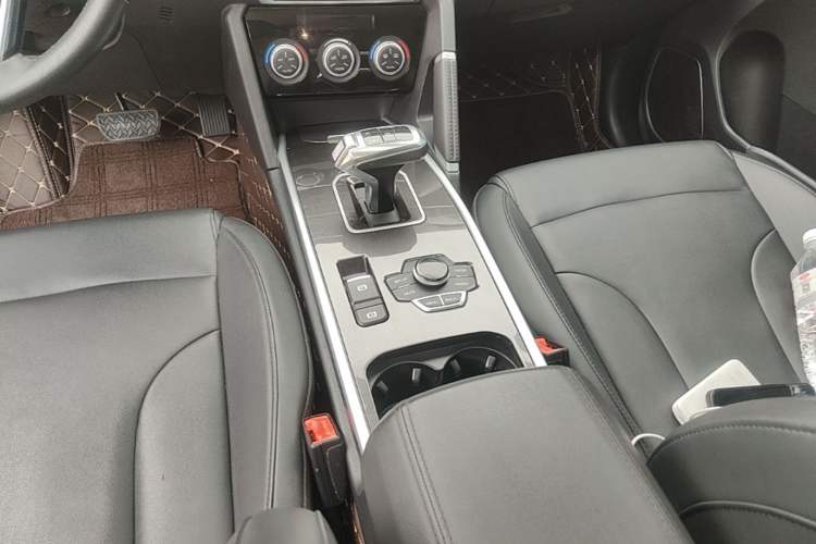 Used Haval H6 2018 Blue Label Sport Edition 1.5T Automatic Two-Wheel Drive Elite Model Gear Lever