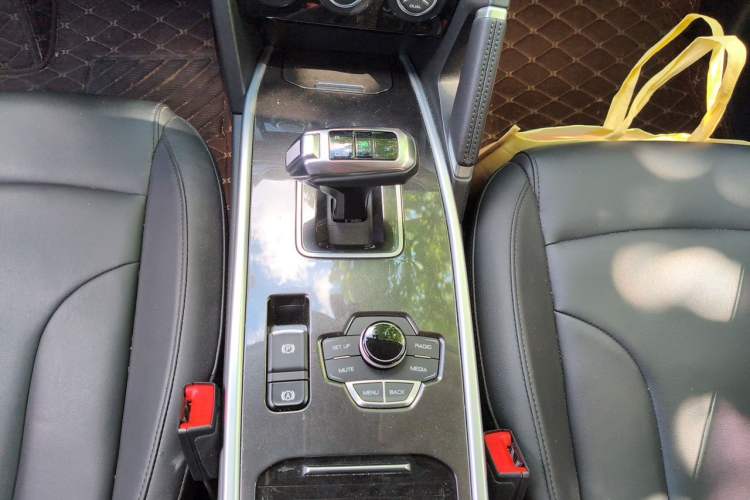 Used Haval H6 2018 Blue Label Sport Edition 1.5T Automatic Two-Wheel Drive Elite Model Gear Lever