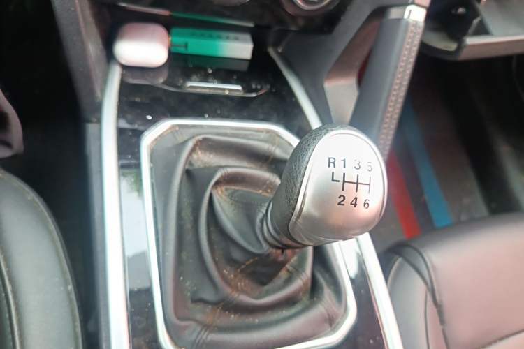 Used Haval H6 2018 Blue Label Sport Edition 1.5T Manual Two-Wheel Drive Elite Model Gear Lever