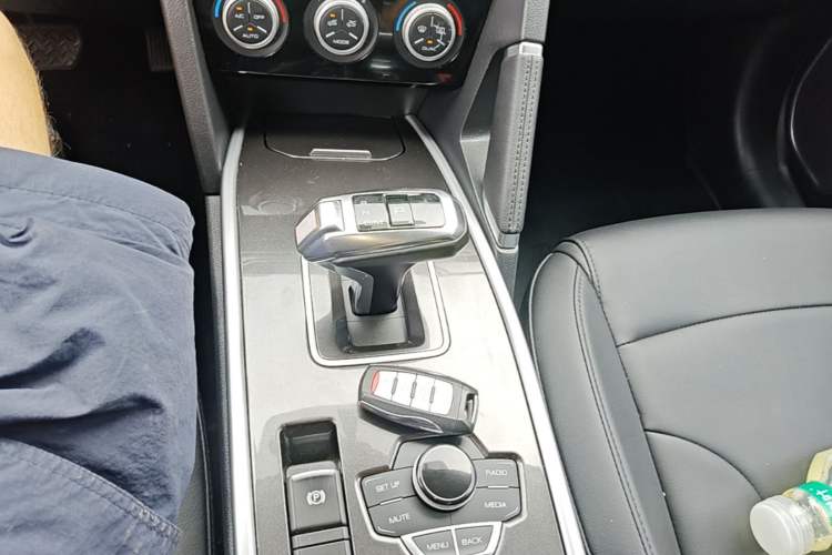 Used Haval H6 2018 Blue Label Sport Edition 1.5T Automatic Two-Wheel Drive Elite Model Gear Lever