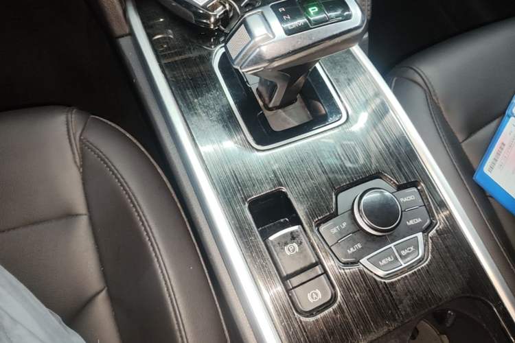 Used Haval H6 2018 Red-Label Sport Edition 1.5T Automatic Two-Wheel Drive Elite Model Gear Lever