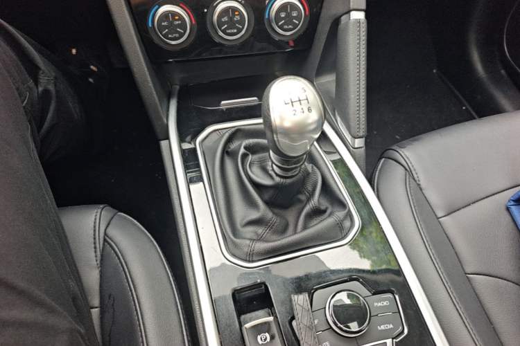 Used Haval H6 2018 Blue Label Sport Edition 1.5T Manual Two-Wheel Drive Elite Model Gear Lever