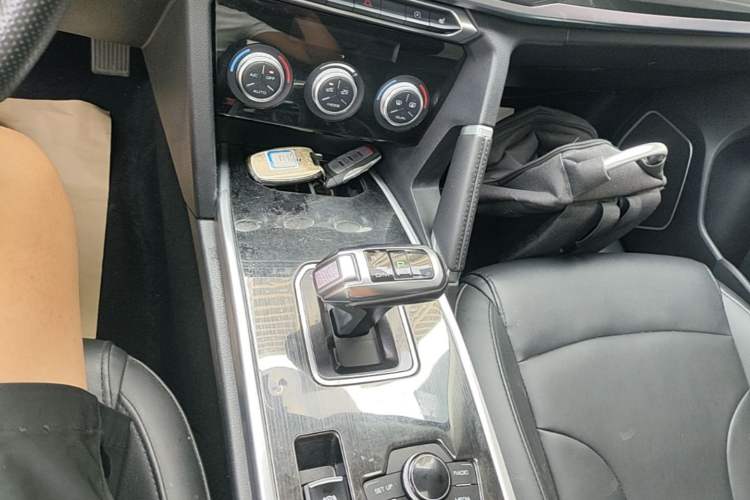 Used Haval H6 2018 Sport Edition 1.5T Automatic Two-Wheel Drive Elite Model China V Standard Gear Lever