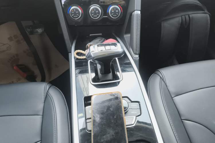 Used Haval H6 2018 Blue Label Sport Edition 1.5T Automatic Two-Wheel Drive Elite Model Gear Lever