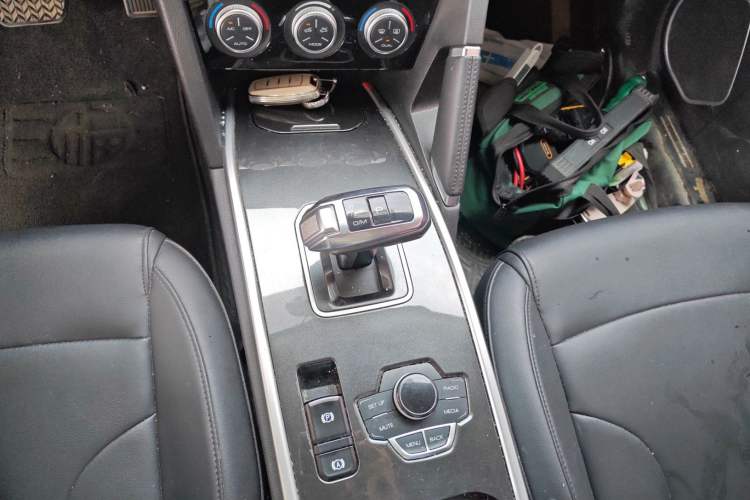 Used Haval H6 2018 Red-Label Sport Edition 1.5T Automatic Two-Wheel Drive Elite Model Gear Lever